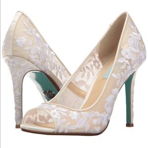 BRAND NEW Betsey Johnson Adley Pump SZ 8 NOT WORN!